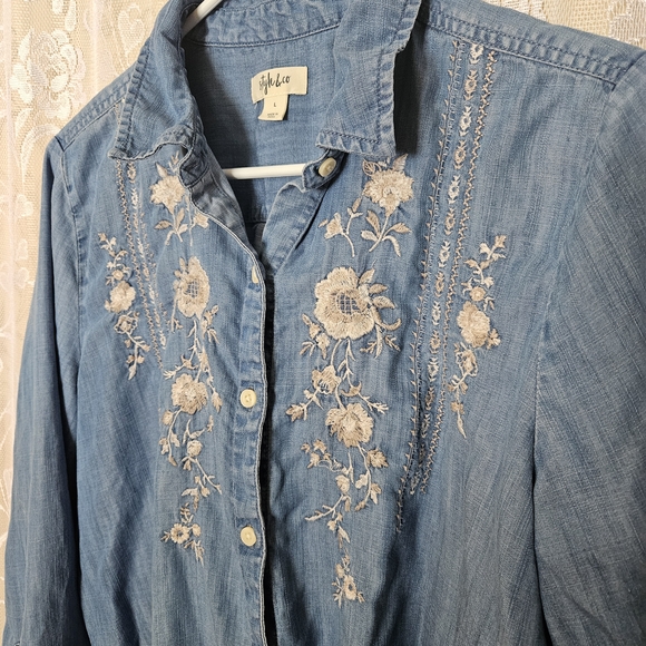 Floral Embroidered Denim Shirt - Picture 6 of 6